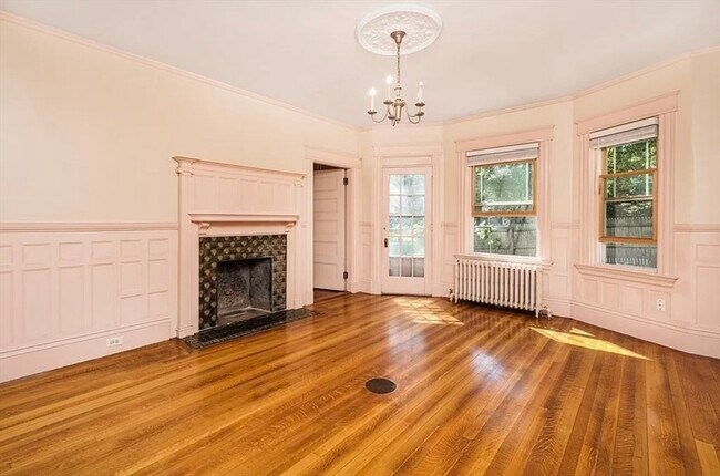 Building Photo - 161 Walnut St