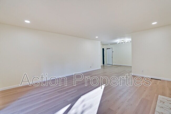 Building Photo - 3322 Shasta Dr