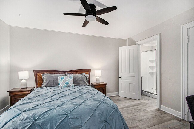 Building Photo - $1295 Tastefully furnished 1BR Apartment | All Utilities Paid + Deposit-Free Option!