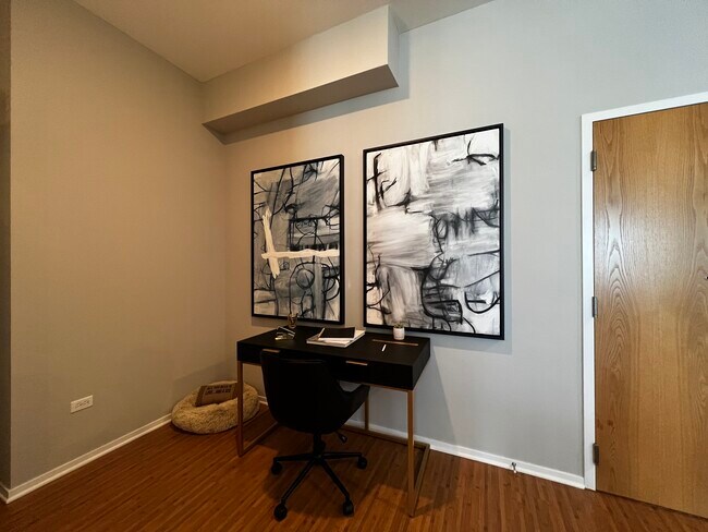 Building Photo - 555 N Michigan Ave