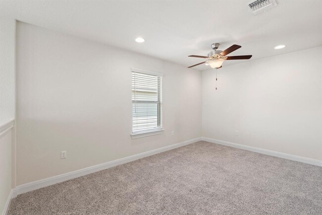 Building Photo - 14011 Hedera Dr