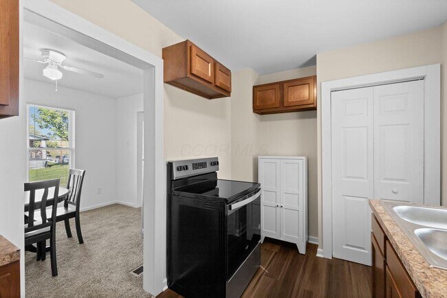 Building Photo - 927 Camden Ave