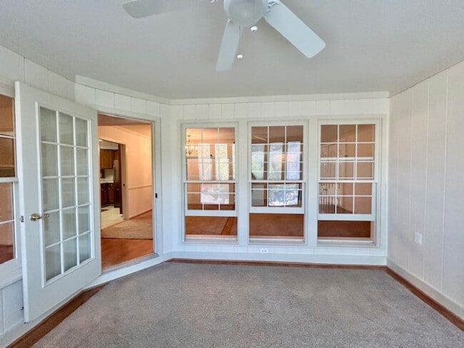 Building Photo - 10714 Kings Riding Way