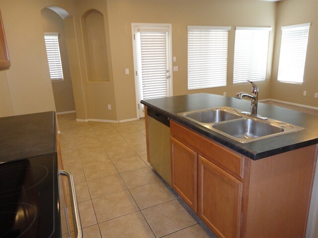 Building Photo - 45115 W Desert Cedars Ln