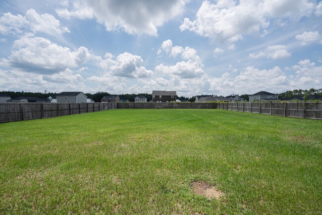 Building Photo - 418 Huntington Dr