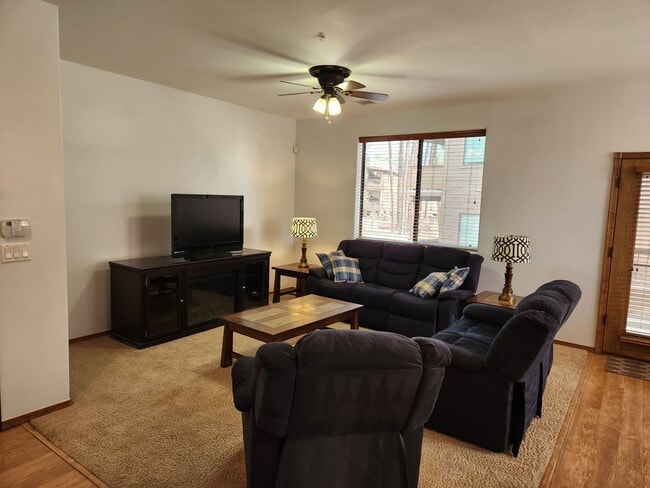 Building Photo - Furnished Bison Cove - 2 bed / 2 bath - Furnished Unit