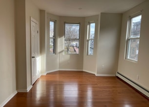 Building Photo - 75 Put