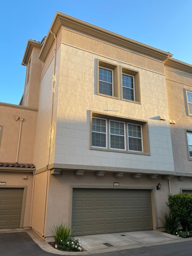Building Photo - 3610 Capoterra Way