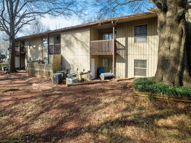 Building Photo - 2609 Eastway Dr