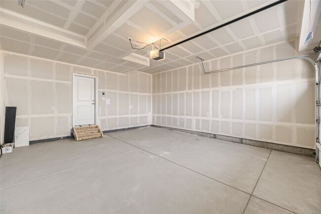 Building Photo - Single Family 3 Bed, 3 Bath Paired-Home in...