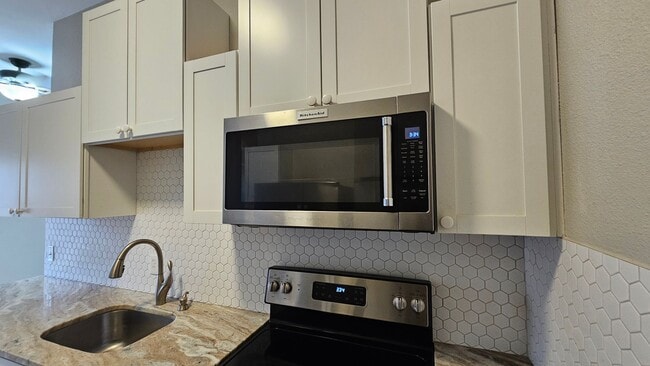 Building Photo - 2115 Glenwood Ln