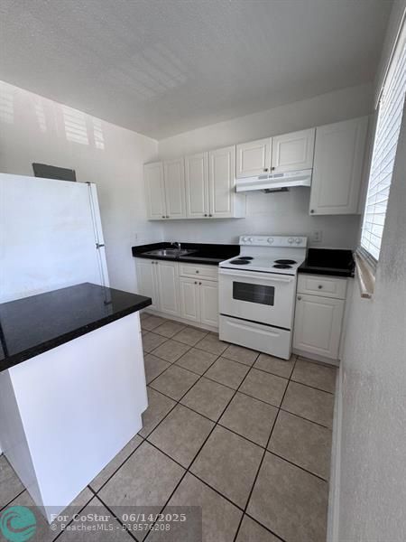 Building Photo - 701 SW 14th Ave