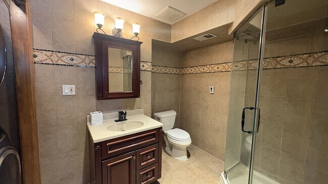 Building Photo - 86 Notre Dame Ave