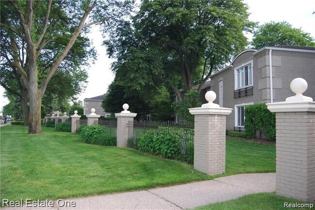 Building Photo - 1113 N Old Woodward Ave