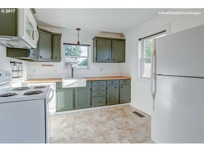 Building Photo - Adorable Cottage in SE Portland