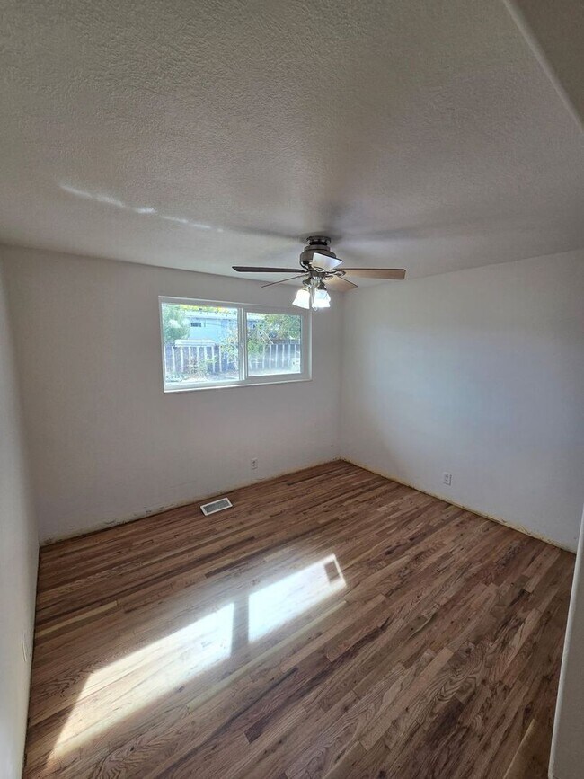 Building Photo - 3723 Kewanee Dr