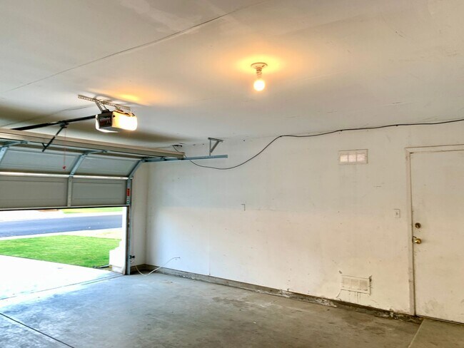 Building Photo - 8409 Tamworth St - SW - Beautiful 3 + Offi...