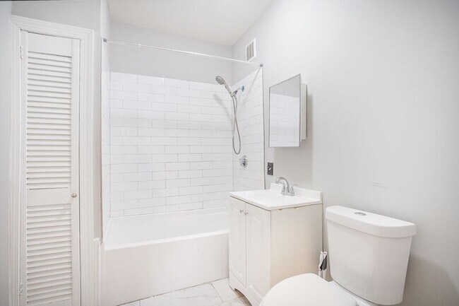 Building Photo - 824 Sumner Ave