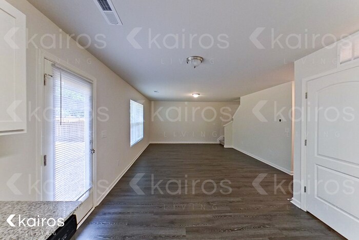 Building Photo - 204 Glenoaks Dr