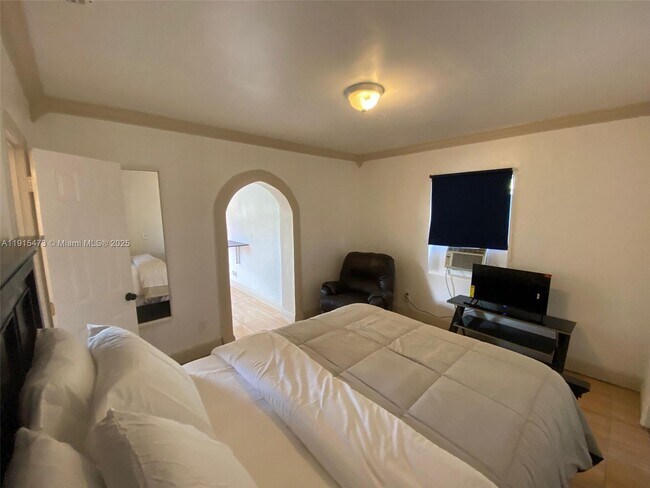 Building Photo - 436 E Evanston Cir