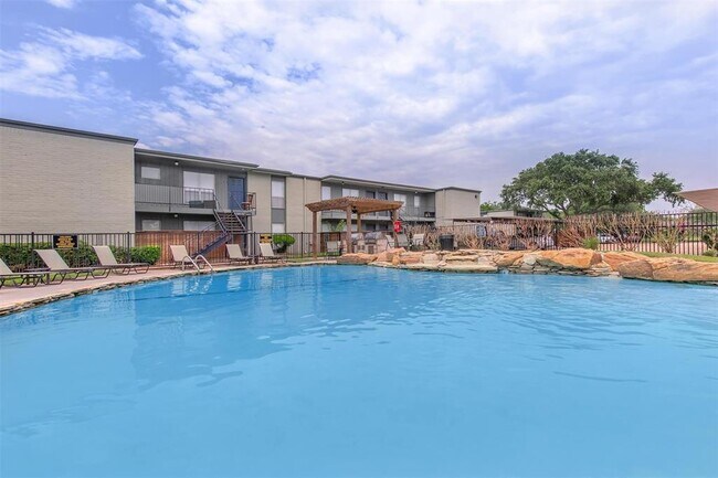 Building Photo - 707 El Dorado Blvd