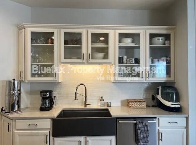Building Photo - 26511 Adonis Dr