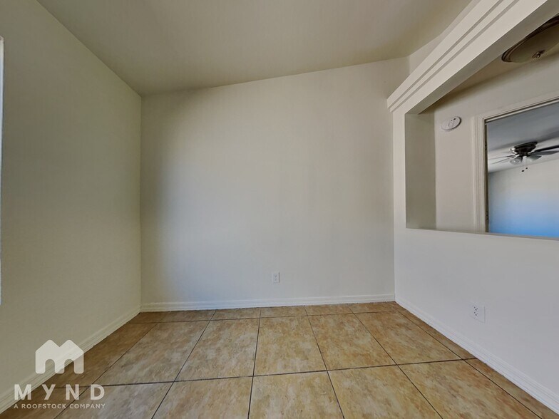 Building Photo - 3005 N 89th Dr