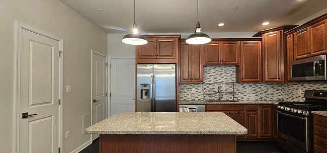 Building Photo - 43102 Thoroughfare Gap Terrace