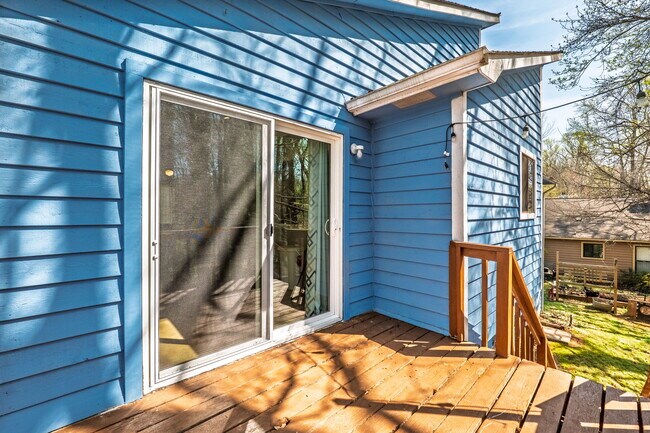 Building Photo - 6530 Thamesmead Ln