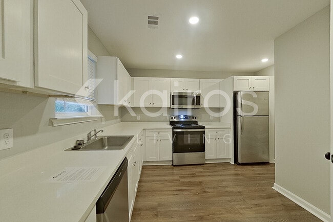 Building Photo - 121 Cottage Grove Rd