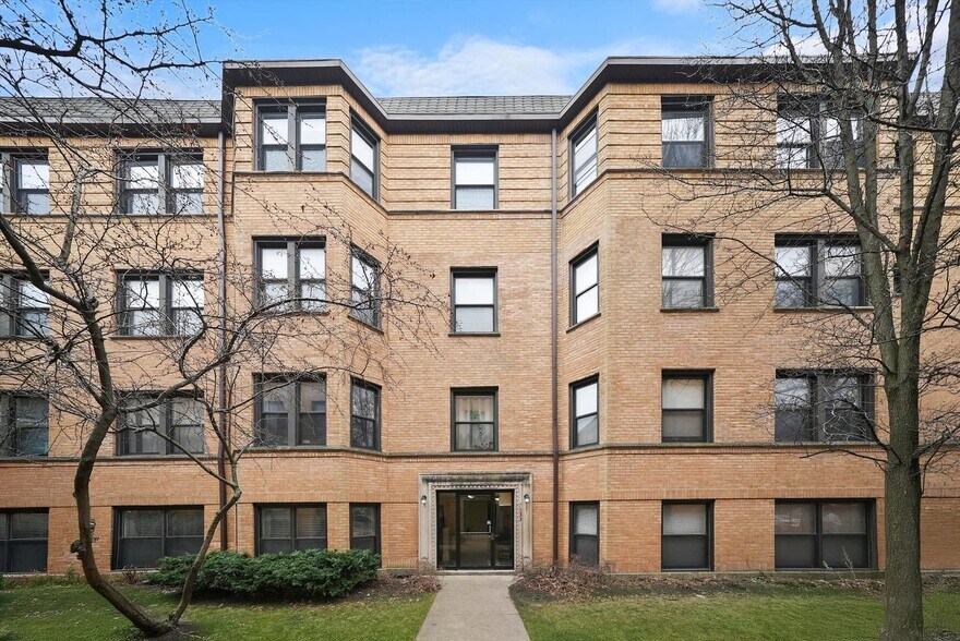 Building Photo - 7633 N Greenview Ave