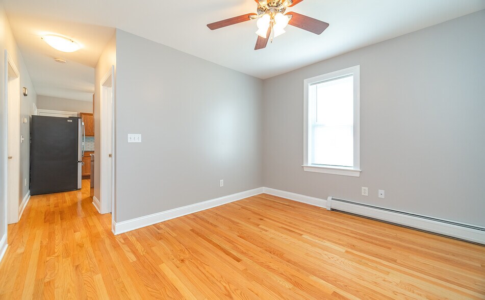 Building Photo - 362 Soundview Ave