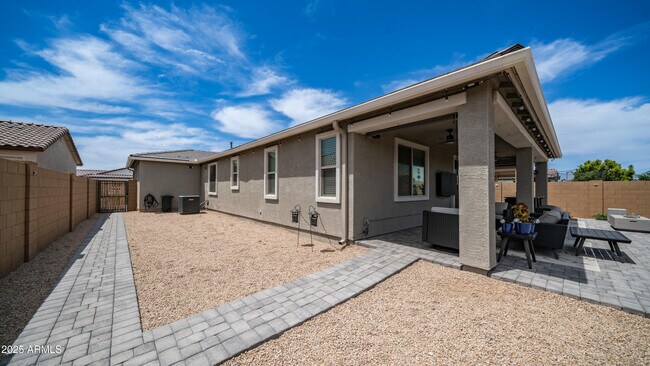 Building Photo - 40410 W Haley Dr