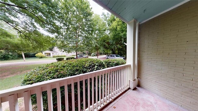 Building Photo - 603 Hubbard Ave