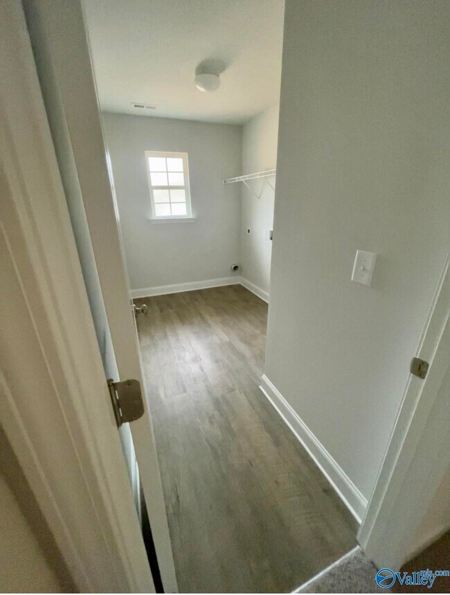 Building Photo - 272 Abercorn Dr