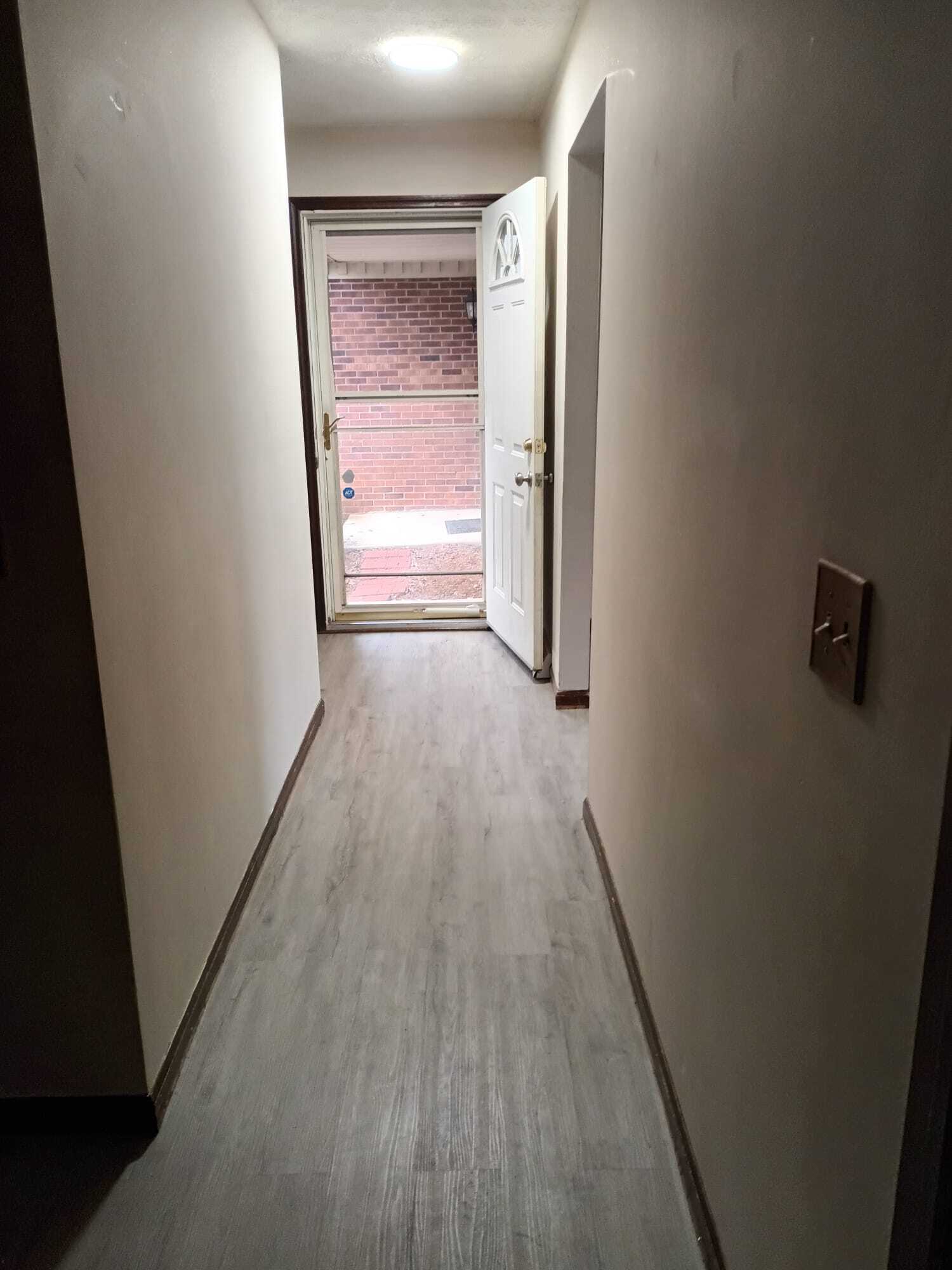 Building Photo - 812 Linworth Rd E