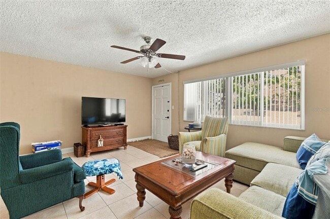 Building Photo - 2525 W Bay Dr