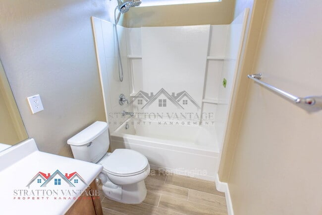 Building Photo - 5908 E Bramble Berry Ln