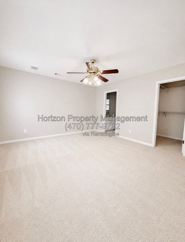 Building Photo - 3235 Bentwood Close