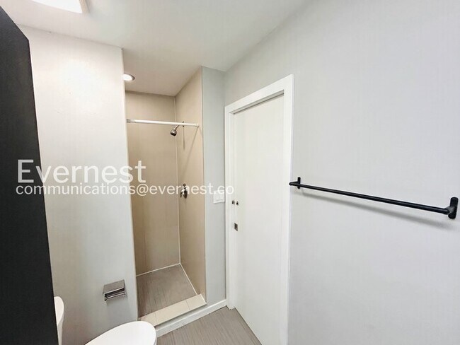 Building Photo - 7516 S Sanibel Cir