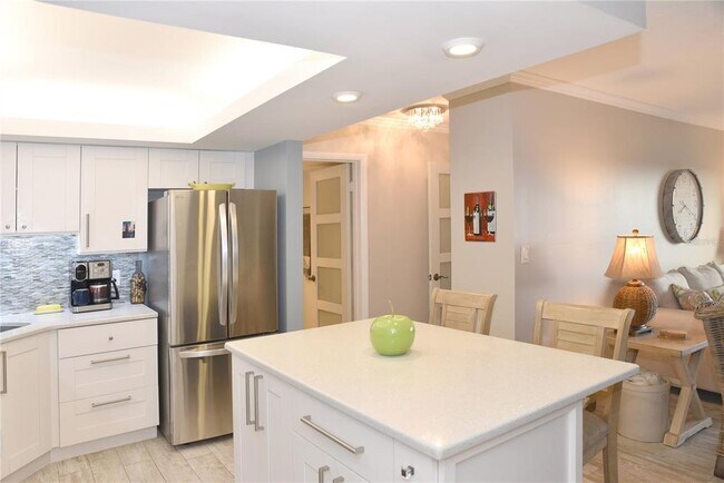 Building Photo - 4900 Brittany Dr S