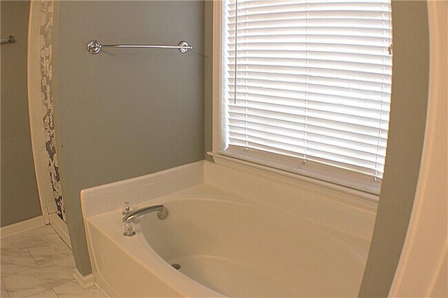 Building Photo - 437 Darter Dr NW