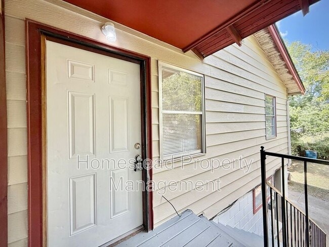 Primary Photo - 444 1/2 E Babb Dr