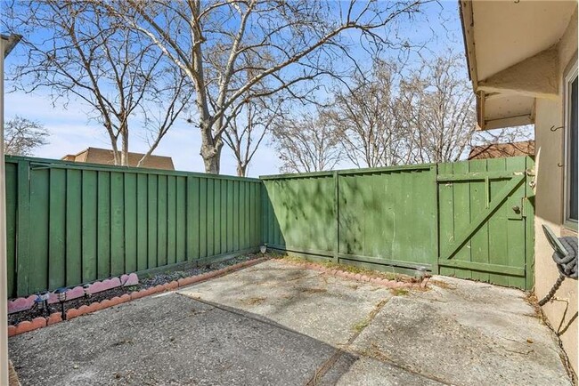 Building Photo - 27836 Hummingbird Ct