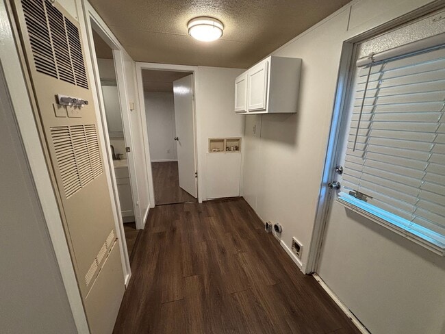 Building Photo - Great Location!! Quiet Neighborhood!!