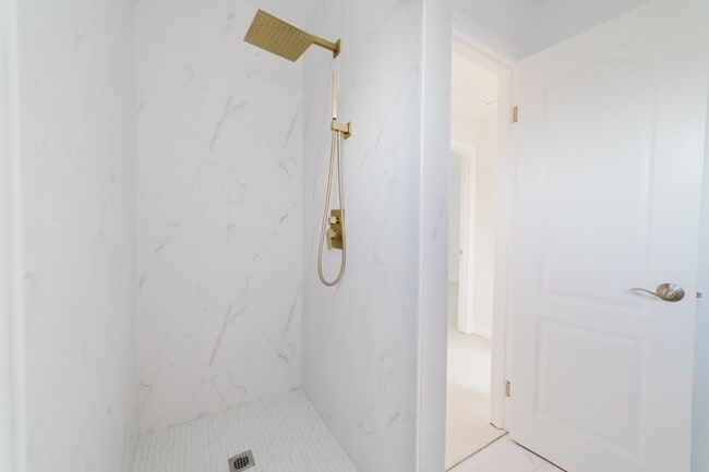 Building Photo - 3163 Camarillo Ave