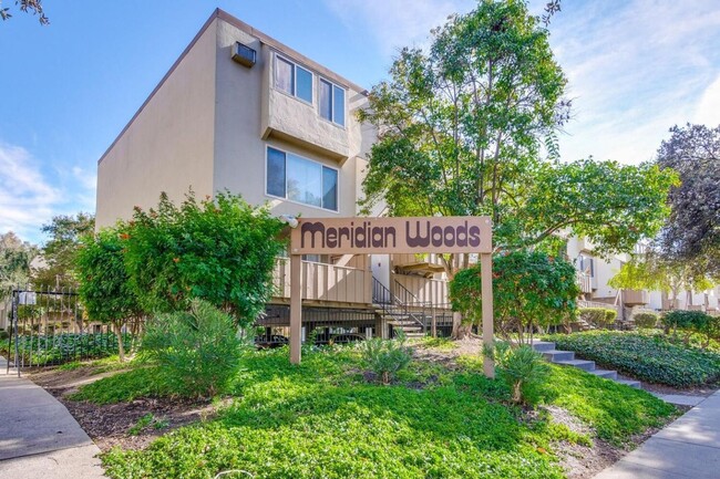 Building Photo - Excellent 2 Bed Condo with Large Patio!