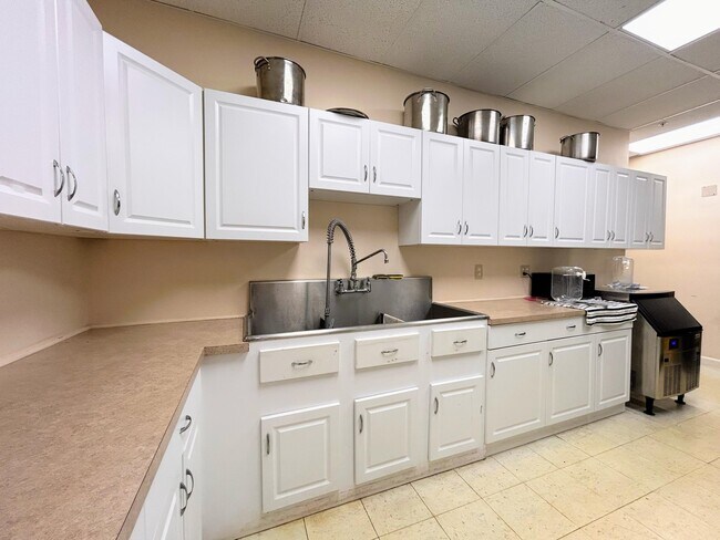 Building Photo - 620 Horizon W