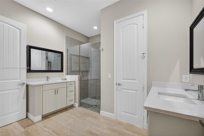 Building Photo - 18369 Mellen Ln