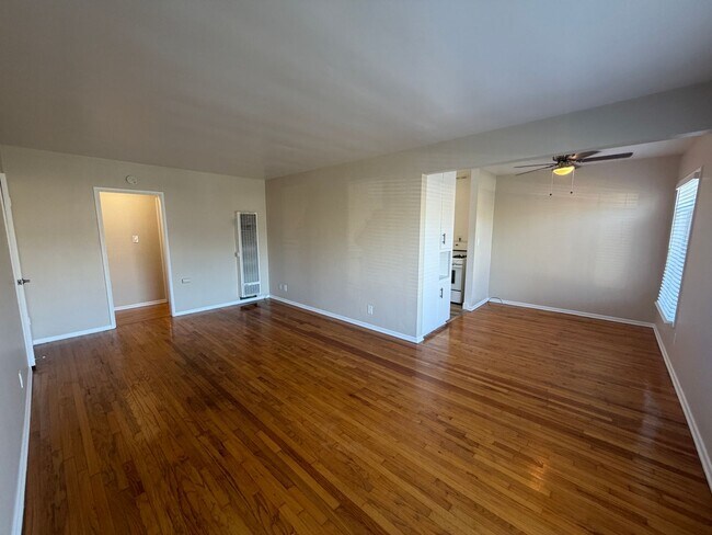 Interior Photo - 3050